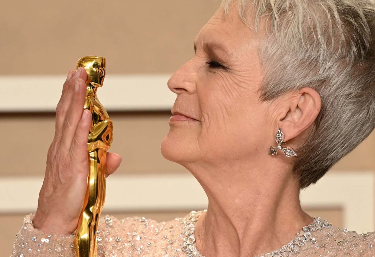 Uma noite de sucesso para a atriz Jamie Lee Curtis, que ganhou seu primeiro Oscar aos 66 anos de idade