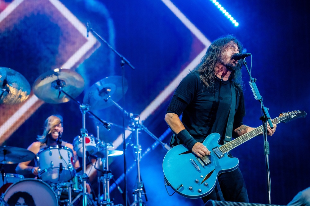 Dave Grohl agradece aos fãs após os primeiros concertos dos Foo Fighters desde a morte de Taylor Hawkins