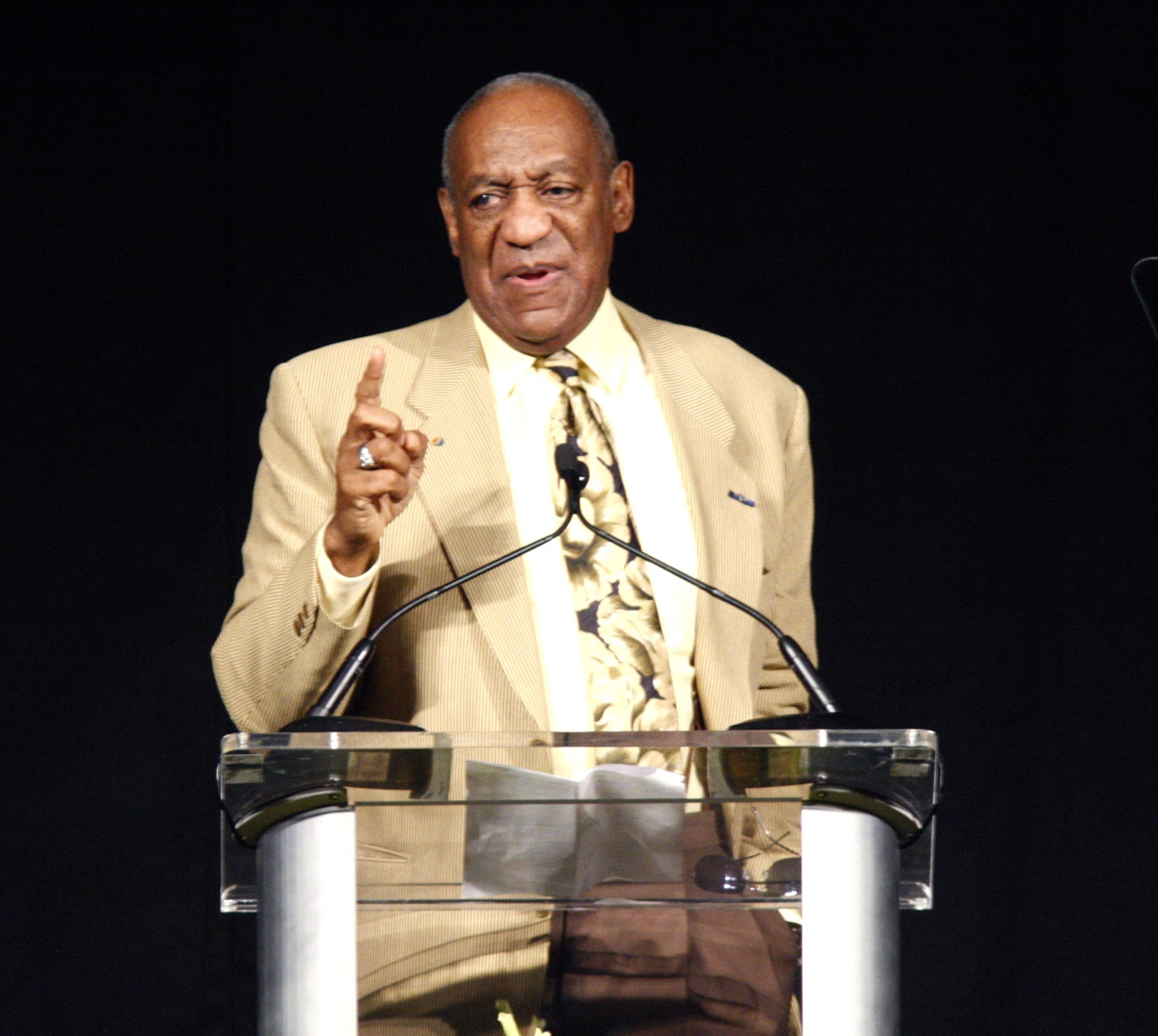 Nouveau scandale pour Bill Cosby : un mannequin affirme qu’il l’a droguée et agressée en 1969