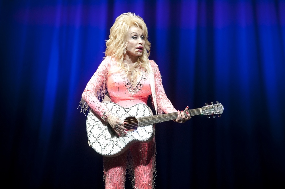Dolly Parton rechaza la idea de convertirse en un holograma de inteligencia artificial: ‘No quiero dejar mi alma aquí en esta tierra’