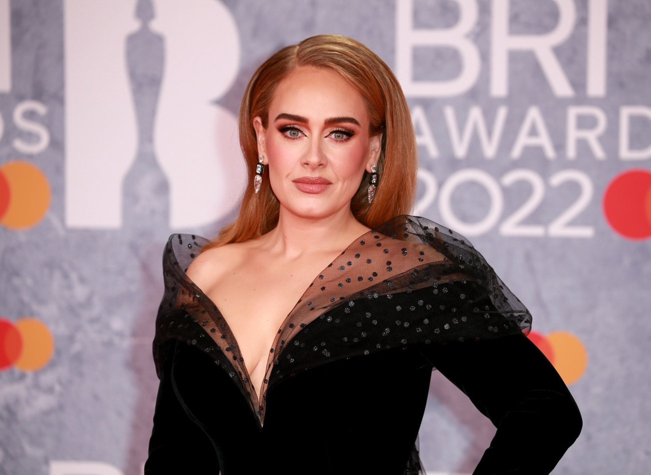 Un fan recibe la defensa de Adele durante su espectáculo en Las Vegas