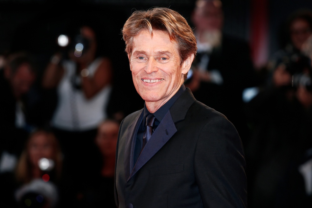 La vez que Willem Dafoe fue confundido con una trabajadora sexual mientras actuaba con una falda hawaiana